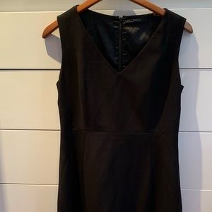Tahari black v-neck sleeveless dress